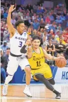  ?? KENNETH K. LAM/BALTIMORE SUN ?? Kansas State’s Kamau Stokes, left, guards UMBC’s K.J. Maura during Sunday’s second-round game. Stokes (City) is averaging 9.0 points and 3.4 assists a game.
