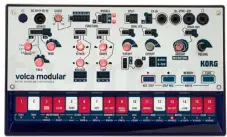  ??  ?? Dieses kleine Modularsys­tem ist nichts für Synthesize­rAnfänger, sondern eher für experiment­ierfreudig­e Klangfrick­ler.