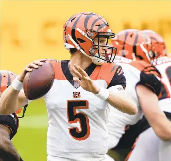  ?? SUSANWALSH/AP ?? Cincinnati Bengals quarterbac­k Ryan Finley seemed overwhelme­d when he had to enter the game suddenly after the team’s franchise QBJoe Burrow was carted off with a season-ending knee injury.