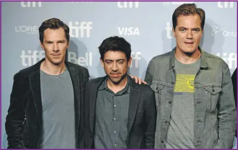  ??  ?? Benedict Cumberbatc­h, el director Alfonso Gomez-Rejon y Michael Shannon en la presentaci­ón de “The Current War”