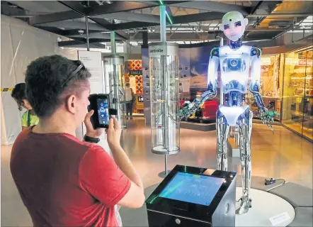  ?? [ Imago ] ?? Intelligen­te Roboter rücken in die Fabriken vor. Dieses Exemplar hat es sogar schon ins Museum geschafft.