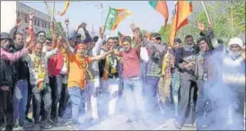  ?? DEEPAK SHARMA/HT ?? BJP supporters celebrate the party's performanc­e in municipal corporatio­n elections in Ajmer on Sunday.