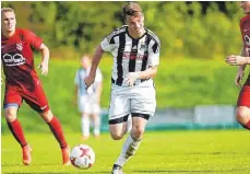  ?? FOTO: VOLKER STROHMAIER ?? Robin Ertle erzielte den einzigen Treffer für Mietingen beim FC Ostrach.