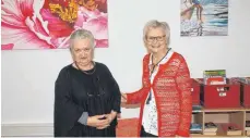  ?? SZ-FOTO: KURT EFINGER ?? Babara Seitz und Christa Barthelmäs stellen Bilder aus.