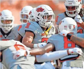  ?? SARAH PHIPPS/THE OKLAHOMAN ?? Oklahoma State’s Kolby Harvell-Peel (31) huddles with teammates before last week’s game against Tulsa.