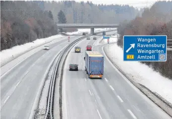  ?? FOTO: JAN PETER STEPPAT ?? Die Autobahn 96 bei Wangen gilt bei schlechtem Wetter als besonders unfallträc­htig.