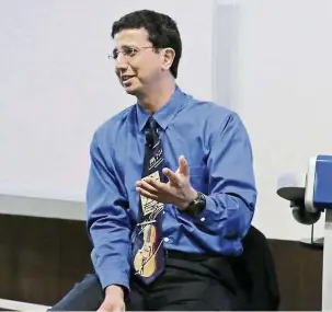  ??  ?? Anas Zubedy’s fun- filled talk left an impression on Berjaya Business school students.