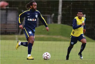  ?? Gustavo Oliveira/Londrina Esporteb Clube ?? Com passagens polêmicas pelo Londrina, Celsinho atuou pelo clube pela última vez em 2017 (foto); gestora do futebol diz que não terá condições de contratar reforços sem renovação da parceria