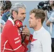  ?? Foto: dpa ?? Teamchef Maurizio Arrivabene musste Sebastian Vettel beruhigen.