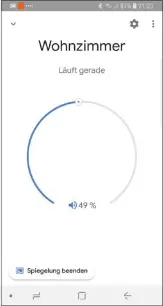  ??  ?? Während Ihr Smartphone auf das Fernsehger­ät gespiegelt wird, regeln Sie in der „Google Home“- App die Lautstärke.