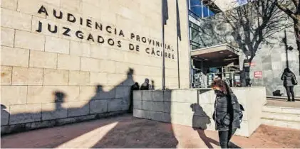  ??  ?? Una imagen de archivo del palacio de justicia de Cáceres, donde se realizó la declaració­n.