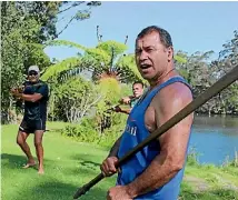  ??  ?? Kipa Munro with students Te Uri Wai and Te Tii Hii.