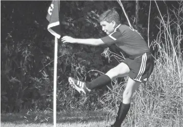  ?? PHOTOS BY HEATHER MCKAY ?? Stella Blau of the 56ers cut her hair short to emulate some of her favorite soccer players.