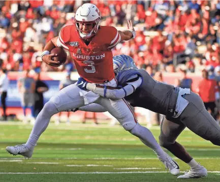  ?? ERIC CHRISTIAN SMITH/AP ?? Houston quarterbac­k Clayton Tune, left, is tackled by Memphis linebacker Xavier Cullens during their 2019 game in Houston. Tune is winless in two career starts against Memphis.