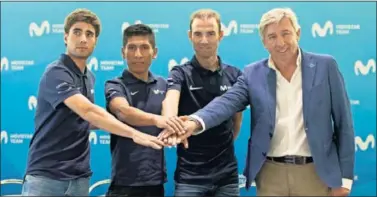  ??  ?? TODOS A UNA. Mikel Landa, Nairo Quintana, Alejandro Valverde y Eusebio Unzué, ayer en Telefónica.