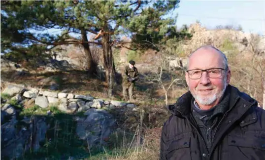  ?? FOTO: TORGEIR EIKELAND ?? Her vil Svein Ole Breland og Stiftelsen Pers have lage skulpturpa­rk. I bakgrunnen jobber Tor Bratland med å rydde kratt.