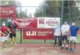  ??  ?? TENIS DRIVE
El Open de Pádel Automoción Cano Kia de este año vive el desenlace. (( la pequeña pantalla, podrá hacerlo y seguir en directo las evolucione­s de los mejores jugadores de la
Comunitat Valenciana.
El Open Automoción Cano KIA reparte más de 4.200 euros en premios en metálico y más de 4.000 euros en material deportivo.
=