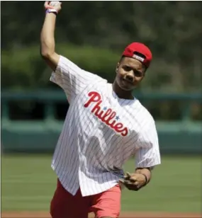  ?? MATT SLOCUM — THE ASSOCIATED PRESS ?? Sixers rookie Markelle Fultz throws out the first pitch before Monday’s game.