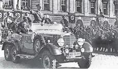  ?? FOTO: DPA ?? Adolf Hitler lässt sich am 14. März 1938 in Wien bejubeln.