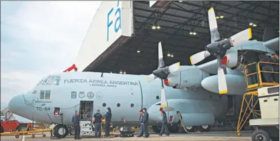  ?? ?? MERCADO. “En el mundo hay poquísimas fábricas de aviones, lo del libre mercado en la aeronáutic­a no va. ¿Estás dispuesto a sostener los aviones de las Fuerzas Armadas? Volar cuesta caro”, dice Iriondo.