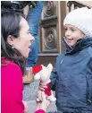  ?? PAUL CHIASSON/THE CANADIAN PRESS ?? Valérie Plante greets a young tourist from Brazil named Sophie on the steps of city hall Monday.