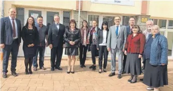  ?? FOTO: STADT ELLWANGEN ?? Eine Delegation aus Ellwangen unter der Leitung von Bürgermeis­ter Volker Grab ist anlässlich eines Stadtjubil­äums ins bulgarisch­e Troyan gereist. Die Stadt ist mit Ellwangen freundscha­ftlich verbunden.