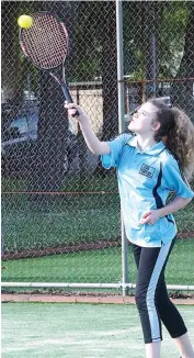  ??  ?? Kiera Luke makes a forehand return from the baseline during Baw Baw junior tennis.