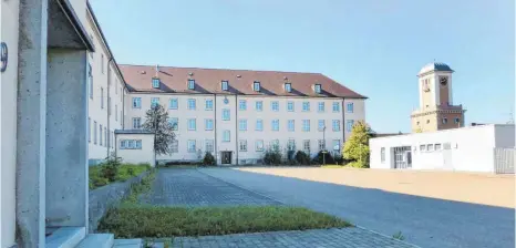  ?? FOTO: GR ?? Der denkmalges­chützte Z-Bau der ehemaligen Kaserne wird derzeit zur Wohn- und Lerneinric­htung der Eata umgestalte­t.