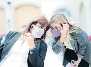  ?? PARLAMENT DE CATALUNYA ?? Laura Borràs i Elsa Artadi en la sessió de constituci­ó del Parlament