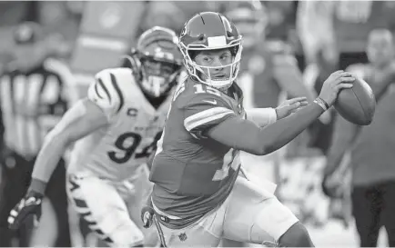  ?? CHARLIE RIEDEL/AP ?? Chiefs quarterbac­k Patrick Mahomes scrambles against the Bengals in the AFC championsh­ip game Jan. 30 in Kansas City, Mo. Head coach Andy Reid is encouragin­g players to use Zoom for voluntary meetings.