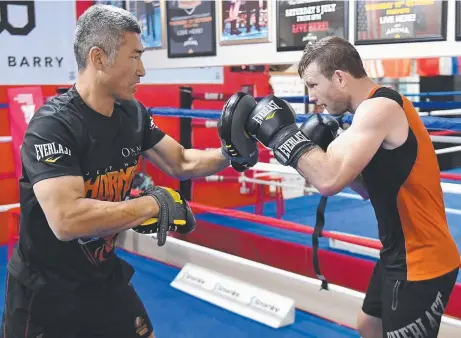  ?? Picture: GETTY/AFP ?? PREP WORK: Jeff Horn (right) during a training session for his fight in Las Vegas on Sunday.