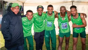  ??  ?? Lloyd Bosman (derde van links) het Saterdagog­gend die Madibaz-halfmarath­on in George maklik in 1:08.12 gewen. Godwin Heyns (tweede van links) was tweede met John April (derde van regs) derde. Lindile Tokota (tweede van regs) was vierde en Julius Korkee...