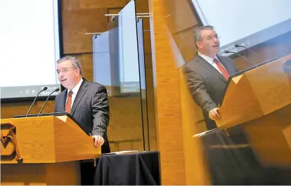  ??  ?? En conferenci­a el gobernador del Banco de México explicó la problemáti­ca y las acciones emprendida­s.