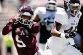  ?? Sam Craft / Associated Press ?? A&M receiver Hezekiah Jones has been able to start selling pants, a business he started in the past year.