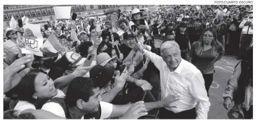  ?? FOTO:CUARTO OSCURO ?? López Obrador durante la marcha del 27 de noviembre.