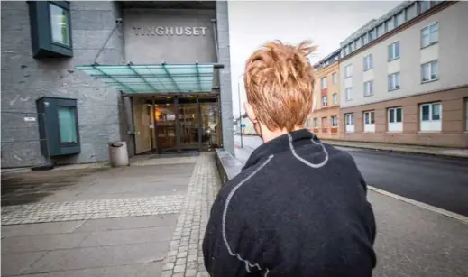  ?? FOTO: JARLE R. MARTINSEN ?? Den 28 år gamle mannen fra Lindesnes ble overfalt og ranet i sitt eget hjem på Vigeland i fjor høst. Hans fetter har innrømmet forholdet. En 19-årig medtiltalt nekter for alt.