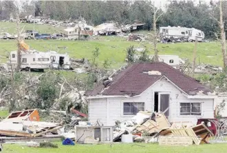  ?? Calgary Herald/Files ?? Most people were outdoors when severe weather warnings were issued 40 minutes before a massive tornado caused destructio­n on the Green Acres Campground at Pine Lake on July 14, 2000.