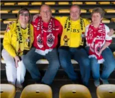  ??  ?? Fanny (52), Willy (71), Eddy (54) en Gerda (52). “Antwerp is al kampioen, nu Berchem nog.”