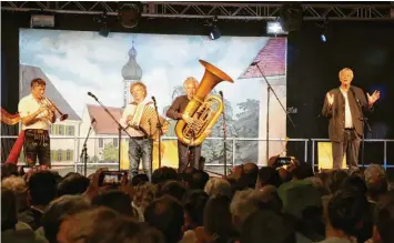  ?? Foto: Alwin Reiter ?? Gerhard Polt und die Well-Brüder traten am letzten Abend beim Festwochen­ende des TSV Geltendorf auf.