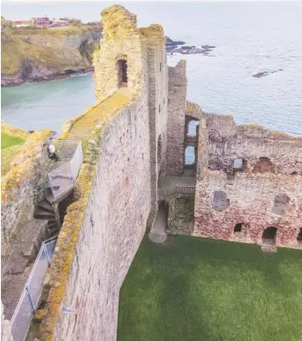  ??  ?? Selon la légende, le château de Tantallon serait hanté. – Gracieuset­é