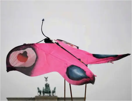  ?? Foto: dpa/Britta Pedersen ?? Auftakt der Kampagne am Brandenbur­ger Tor in Berlin