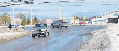  ?? SHARON MONTGOMERY-DUPE/CAPE BRETON POST ?? The three-way intersecti­on at Union Highway and Emerald Street, River Ryan is causing concern among residents.