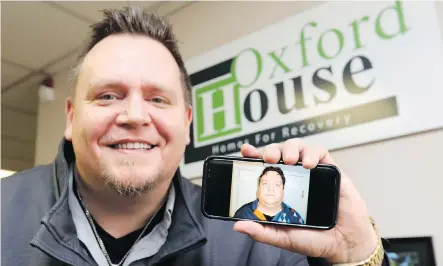  ?? DARREN MAKOWICHUK ?? Oxford House resident Jason Carriere with a picture of himself before getting on track to recovery in Calgary. The recovery centre is one of the recipients of the 2018 Calgary Herald Christmas Fund.