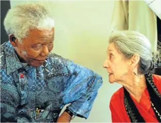  ?? Picture: REUTERS ?? CONFLUENCE: Nadine Gordimer chats to Nelson Mandela at a memorial for Mandela’s biographer and former Drum editor, Anthony Sampson, in Johannesbu­rg in 2008