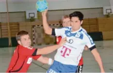  ?? Foto: Reinhold Radloff ?? Kampf ist ab sofort wieder im Handball angesagt: Die Saison beginnt, auch für den TSV Bobingen (hier Nico Muliyanto).