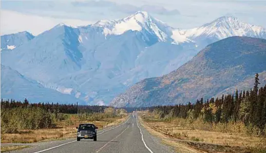  ?? Foto: Winfried Schumacher ?? Der Bau des Alaska Highways 1942 brachte nicht nur Krankheite­n wie Tuberkulos­e mit sich, sondern führte auch zur Zwangsumsi­edlung und der Einrichtun­g von Umerziehun­gsinternat­en.