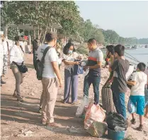  ?? /CUARTOSCUR­O ?? La Guardia Nacional vigila el paso migratorio en el río Suchiate