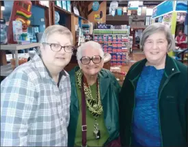  ?? SUBMITTED PHOTO ?? Bette Banjack (center) with representa­tives from PACS in Phoenixvil­le & Daily Bread Community Food Pantry in Collegevil­le.