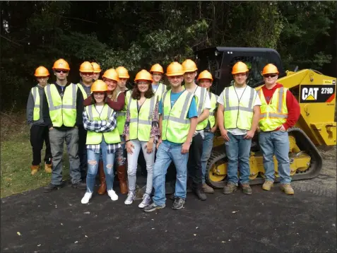  ?? MELISSA SCHUMAN - MEDIANEWS GROUP ?? The junior high school Heavy Equipment class.