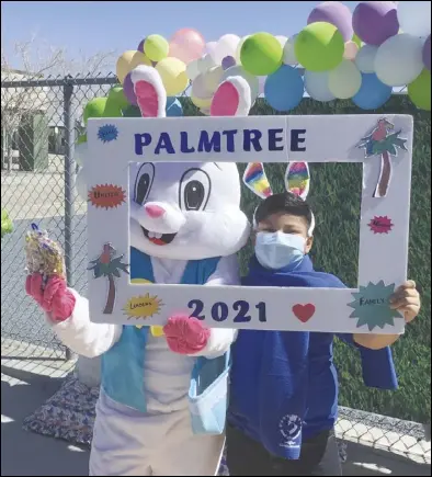  ?? PHOTO COURTESY OF CANDACE CRAVEN ?? Palm Tree Elementary School third-grader Bernabe de Asencion, the ASB president, helps a giant white bunny that visited for the occasion this week with distributi­ng goodie bags. The event was in celebratio­n of spring, which begins early Saturday morning.